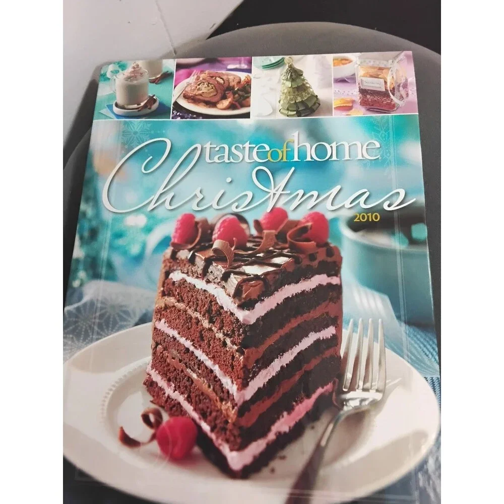 Taste of Home Christmas 2010 - Hardcover By Catherine Cassidy - GOOD